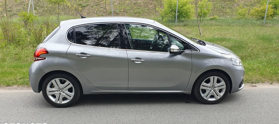 Peugeot 208 cena 36600 przebieg: 86900, rok produkcji 2019 z Strzyżów małe 742